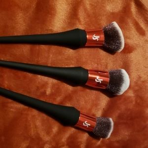 New Jessica Simpson makeup brushes both set